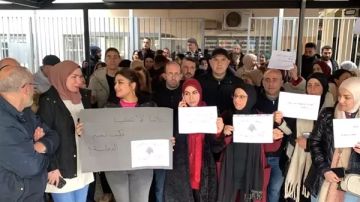 اعتصام حاشد لموظفي الإدارات العامة أمام سرايا النبطية