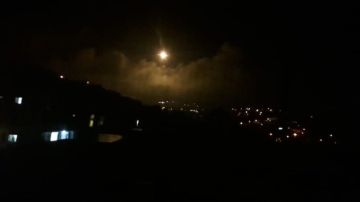 النشرة: القوات الاسرائيلية تطلق قذيفة مضيئة في اجواء بلدة عيتا الشعب النشرة: القوات الاسرائيلية تطلق قذيفة مضيئة في اجواء بلدة عيتا الشعب