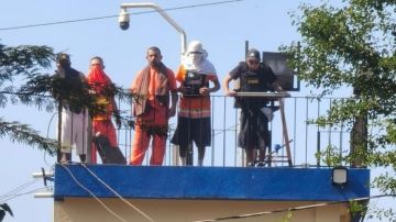 بالفيديو: فوضى... وسجناء يحتجزون حراسهم