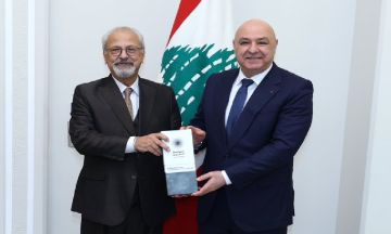 عون يهنئ شربل داغر بجائزة نوابغ العرب 2025 