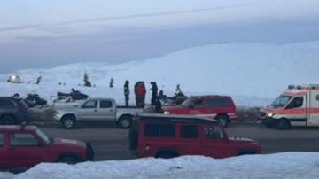 بالصور: إنقاذ شبان علقوا وسط الثلوج