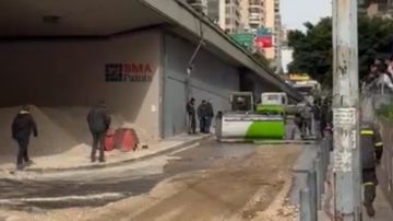 بالفيديو: سقوط صهريج مازوت عن الجسر بالفيديو: سقوط صهريج مازوت عن الجسر