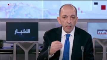 حكيم لـmtv: قيادات الحزب تتحرك بخجل والوضع خطير ورئيس الجمهورية محرج وهو يفضل الصراع الخارجي على الداخلي فمشاكل الداخل ستكلفنا أكثر بكثير من صراعات الخارج حكيم لـmtv: قيادات الحزب تتحرك بخجل والوضع خطير ورئيس الجمهورية محرج وهو يفضل الصراع الخارجي على الداخلي فمشاكل الداخل ستكلفنا أكثر بكثير من صراعات الخارج