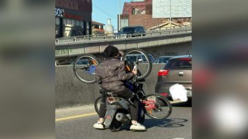 بالصورة: مشهد خطير على الأوتوستراد