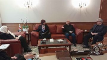 بهية الحريري تستقبل وفد جمعية أهلنا برئاسة سحر جلال الدين الجبيلي بهية الحريري تستقبل وفد جمعية أهلنا برئاسة سحر جلال الدين الجبيلي