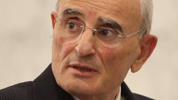 وزير الدفاع يشارك في معرض الدوحة الدولي للدفاع البحري