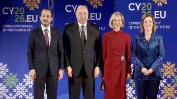 بالصورة: الرئيس واللبنانية الأولى في قبرص