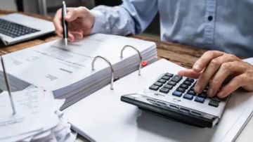 استغل عمله كمحاسب في الشركة.. واختلس 500 ألف دولار!