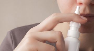 من راحة مؤقتة إلى مشكلة مزمنة مخاطر بخاخات الأنف من راحة مؤقتة إلى مشكلة مزمنة مخاطر بخاخات الأنف