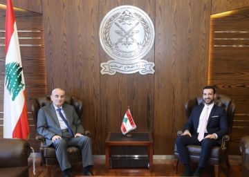 وزير الدفاع يبحث الأوضاع السياسية والوطنية في سلسلة لقاءات وزير الدفاع يبحث الأوضاع السياسية والوطنية في سلسلة لقاءات