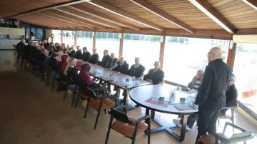 لقاء في استراحة صور احتفاء بمياومي مركز الضمان بمناسبة تثبيتهم في الملاك لقاء في استراحة صور احتفاء بمياومي مركز الضمان بمناسبة تثبيتهم في الملاك