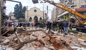 انهيار مبنى الشعراني في طرابلس وإقفال جزء من شارع المكاتب