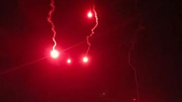 قنابل مضيئة في أجواء طرابلس ما مصدرها؟ (صور)