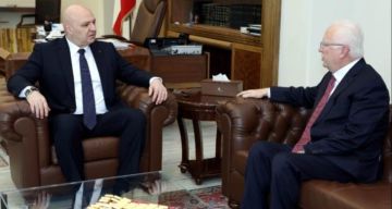 عون عرض مع النائبين ضاهر وافرام والعريضي للأوضاع عون عرض مع النائبين ضاهر وافرام والعريضي للأوضاع