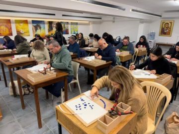 وزارة العمل والمعهد الفني الأنطوني افتتحا دورة مجانية مكثقة في فن الفسيفساء الموزاييك وزارة العمل والمعهد الفني الأنطوني افتتحا دورة مجانية مكثقة في فن الفسيفساء الموزاييك