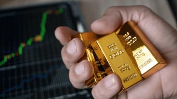 النفط والذهب في زمن عدم اليقين: السياسة قبل السوق