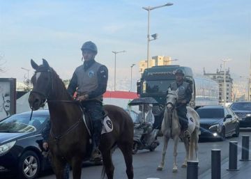 بالصور- مشهد غير مألوف.. خيالة في وسط بيروت!