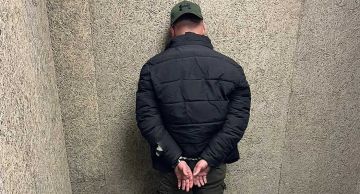 بكمين محكم في الجميزة الأمن يوقف مروج مخدرات على متن دراجة آلية بكمين محكم في الجميزة الأمن يوقف مروج مخدرات على متن دراجة آلية