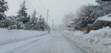 طرقات جبلية مقطوعة نتيجة تراكم الثلوج وتحذير للسائقين من الانزلاقات بسبب الأمطار