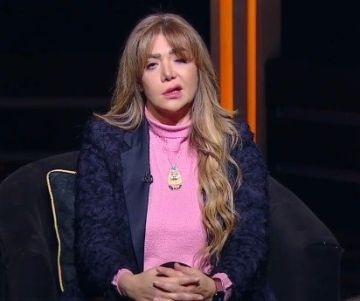 لقاء سويدان تكشف إصابتها بالعصب السابع بعد أزمة نفسية وتؤكد الفنان إنسان يمر بلحظات ضعف وانكسار