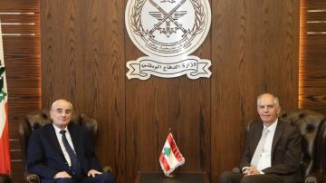 منسى عرض مع السفير الفرنسي للتحضيرات لمؤتمر باريس منسى عرض مع السفير الفرنسي للتحضيرات لمؤتمر باريس