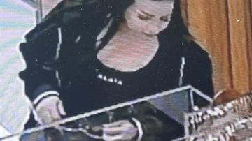 بالفيديو والصور: شاهدوا كيف سرقت سوار الذهب! بالفيديو والصور: شاهدوا كيف سرقت سوار الذهب!