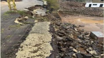 خطر حقيقي: سقوط حائط على طريق عام!