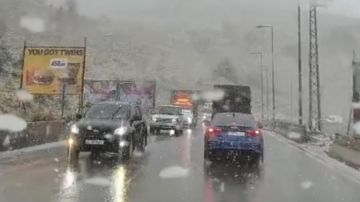 بالفيديو: نفناف ثلج على ضهر البيدر