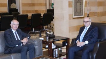 سلام استقبل السفير الفرنسي سلام استقبل السفير الفرنسي