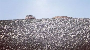 دبابة تطلق النار على قوة الجيش أثناء مهمة مشتركة مع اليونيفيل!