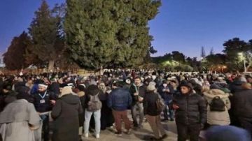 رغم حصار الاحتلال... آلاف المصلين يحيون ذكرى الإسراء والمعراج في المسجد الإبراهيمي