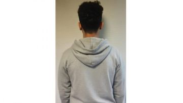 الأمن يوقف شابا في سوق الأحد بتهمة النشل