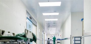 عمرها 86 عاما.. فنان يتهم أحد المستشفيات بالإهمال في علاج والدته ويستغيث (صورة) عمرها 86 عاما.. فنان يتهم أحد المستشفيات بالإهمال في علاج والدته ويستغيث (صورة)