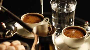 ماذا يحدث للجسم عند قطع الكافيين فجأة؟