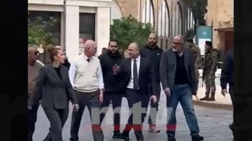 بالفيديو: بو صعب اجتمع مع المتظاهرين بالفيديو: بو صعب اجتمع مع المتظاهرين