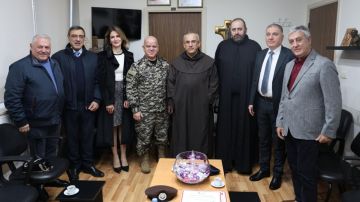 لاوندس يجول على المرجعيات الروحية في زيارة معايدة بالأعياد