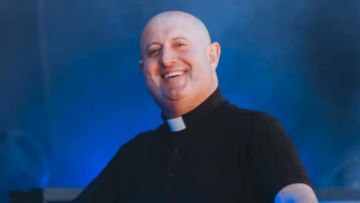 LBCI: قاضي الأمور المستعجلة ببيروت رفض منع حفلة الكاهن Padre Guilherme وهي قائمة بموعدها LBCI: قاضي الأمور المستعجلة ببيروت رفض منع حفلة الكاهن Padre Guilherme وهي قائمة بموعدها