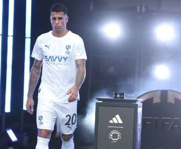 للصيف القادم.. برشلونة يستعير كانسيلو من الهلال السعودي