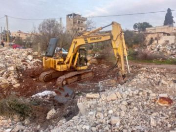 محلقة إسرائيلية القت فجرا عبوات متفجرة على حفارة في بليدا واوقعت أضرارا كبيرة