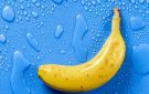 ماذا يحدث لمستويات البوتاسيوم والإلكتروليتات في جسمك عند شرب ماء الموز؟