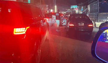 قطع الطريق أمام مستشفى الخير في المنية احتجاجا على عدم نقل مصاب بطلق ناري قطع الطريق أمام مستشفى الخير في المنية احتجاجا على عدم نقل مصاب بطلق ناري