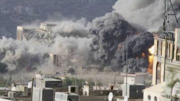 القوات المسلحة اليمنية: 106 غارات جوية وصواريخ سعودية استهدفت صنعاء والجوف وتعز وعمران وحجة وصعدة القوات المسلحة اليمنية: 106 غارات جوية وصواريخ سعودية استهدفت صنعاء والجوف وتعز وعمران وحجة وصعدة