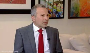 باسيل: اتأمل الا يدخل حزب الله الحرب للمرة الثالثة ونطلب منه مجددا كما طلبنا من السيد حسن باسيل: اتأمل الا يدخل حزب الله الحرب للمرة الثالثة ونطلب منه مجددا كما طلبنا من السيد حسن
