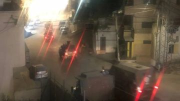 اعتقالات ومواجهات خلال حملة مداهمات لقوات الاحتلال فجر اليوم في الضفة الغربية المحتلة اعتقالات ومواجهات خلال حملة مداهمات لقوات الاحتلال فجر اليوم في الضفة الغربية المحتلة