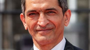 الفنان عمرو واكد: السيسي لازم يروح بنفسه يدافع عنهم الفنان عمرو واكد: السيسي لازم يروح بنفسه يدافع عنهم