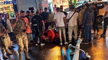 سقوط عامود كهرباء على مواطن في مدينة صيدا واصابته بجروح بالغة سقوط عامود كهرباء على مواطن في مدينة صيدا واصابته بجروح بالغة