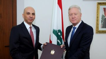رجي تسلم من سفير مصر أوراق اعتماده رجي تسلم من سفير مصر أوراق اعتماده