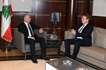 بو صعب استقبل السفير الفرنسي وبحث معه الجهود المبذولة لدعم لبنان في مواجهة تداعيات الحرب بو صعب استقبل السفير الفرنسي وبحث معه الجهود المبذولة لدعم لبنان في مواجهة تداعيات الحرب