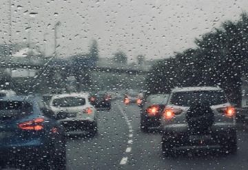 منخفض جوي مع أمطار ورياح وعواصف رعدية منخفض جوي مع أمطار ورياح وعواصف رعدية