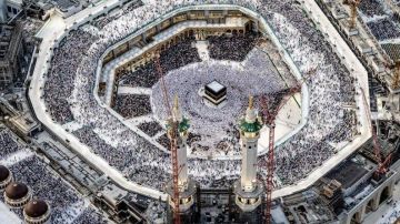 ناطق الحكومة اليمنية: الانجرار وراء السردية السعودية حول استهداف المقدسات يحقق الأهداف الصهيونية بإشعال الحروب داخل الأمة ناطق الحكومة اليمنية: الانجرار وراء السردية السعودية حول استهداف المقدسات يحقق الأهداف الصهيونية بإشعال الحروب داخل الأمة